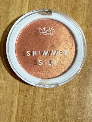 Mua highlighter Shimmer silk in Bright Spark shade like new