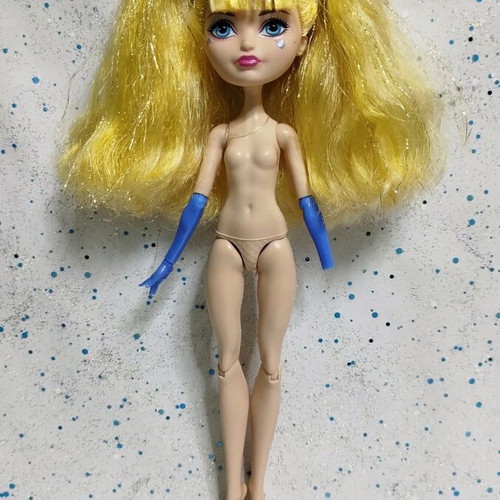 Ever After High Thronecoming Blondie Lockes Goldie doll used with flaws
