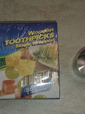Toothpicks in sealed box of 500 with metal holder new