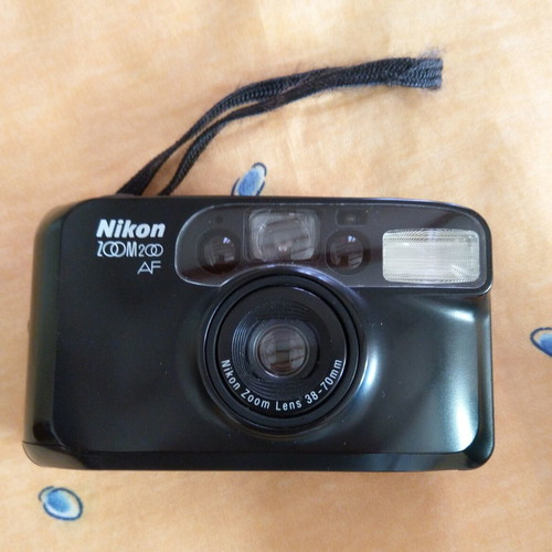 Nikon Zoom 200 AF 35mm film camera with 38-70mm zoom lens