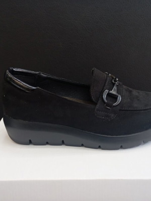 Black platform shoes with anatomical sole