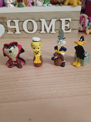 Looney Tunes collectible figures like new