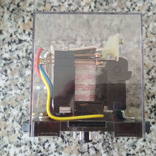 2 Omron ratchet relays with bases, coils 220V and 110V