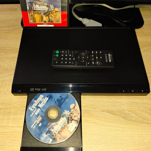 Sony DVD Player DVP-SR150 Like New With Remote