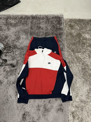 Nike set red blue white used