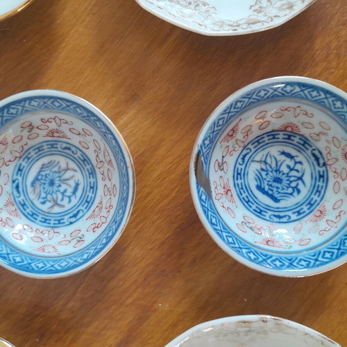 Porcelain plates and miniature bowls, old unused