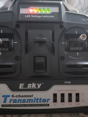 E-sky 6-κάναλος τηλεκατευθυντήρας 0406 μεταχειρισμένος, 35 MHz