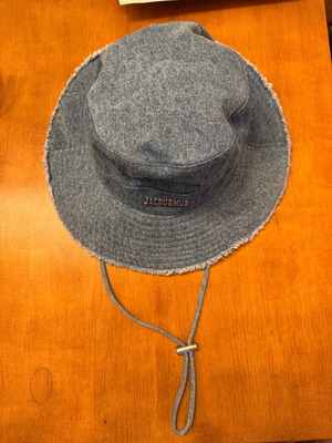 Jacquemus τζιν καπέλο bucket με κορδόνι, μέγεθος 58