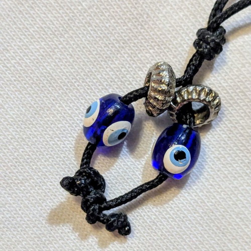 Worry beads with eye beads and metal