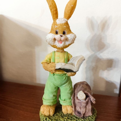 Decorative rabbit set like new with spring