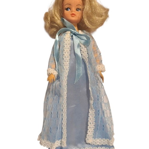 Vintage Pedigree Sindy doll with Misty Blue 43000 clothing set