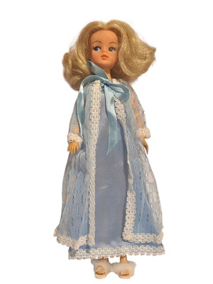 Vintage Pedigree Sindy doll with Misty Blue 43000 clothing set