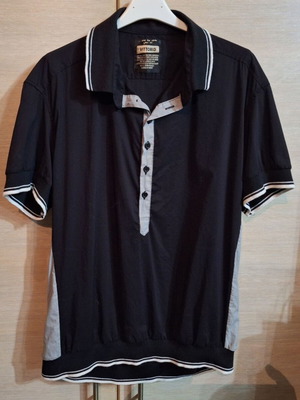 Vittorio Artist T Shirt XL like new with grey striped poplin details