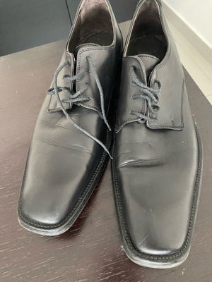 Μαύρα δερμάτινα παπούτσια GLOU νούμερο 45 σαν καινούργια