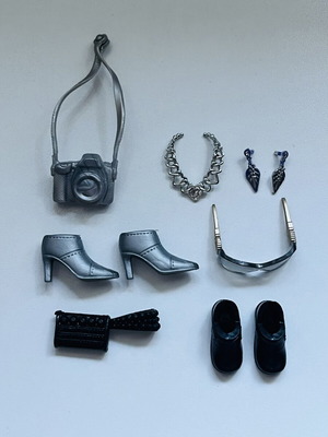 Doll accessories like new, small silver and black set