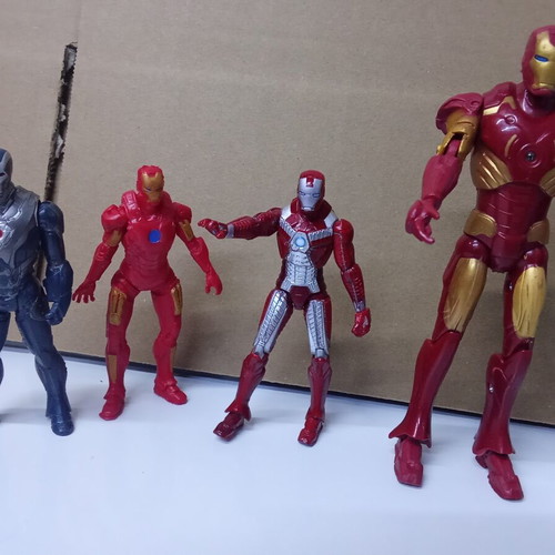 Iron Man figure set of 4, various sizes and suits