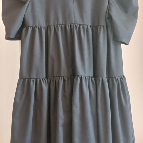 Workshop dress new, size M, black with impressive sleeves