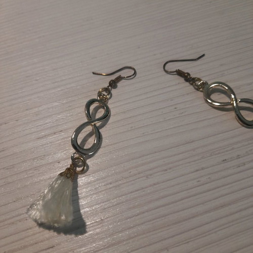 Earrings new with infinity shape, faux bijoux