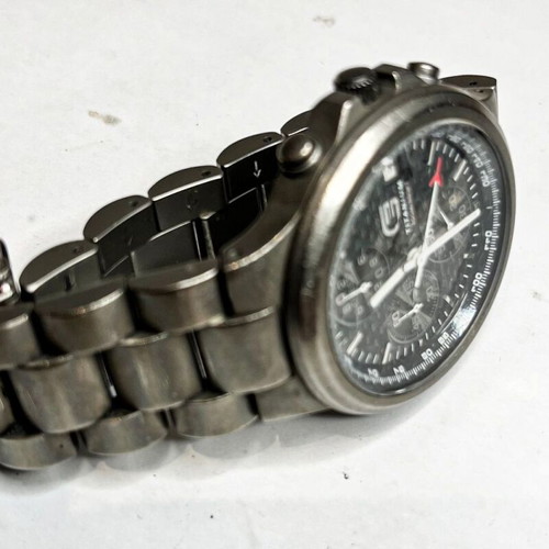 Guess Titanium Men's Watch like new, gray