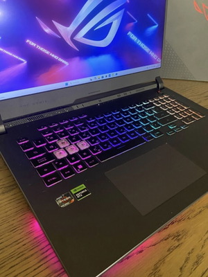 Asus ROG Strix G17 G713RC-HX032W laptop like new, Ryzen 7, RTX 3050, 16GB DDR5, 512GB SSD
