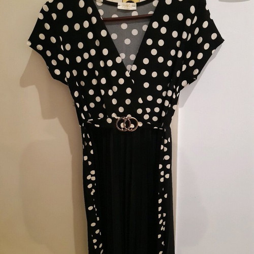Polka Dot Dress with Pleats and Belt like new