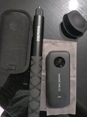 Insta360 ONE X2 like new with selfie stick and 128GB memory card