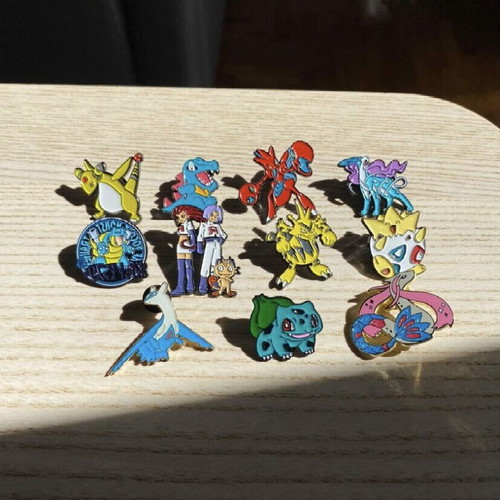 Pokemon pin set like new, 11 pieces