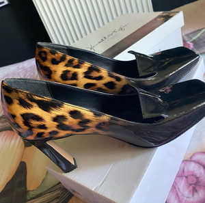 Le Scarpe Τακούνια