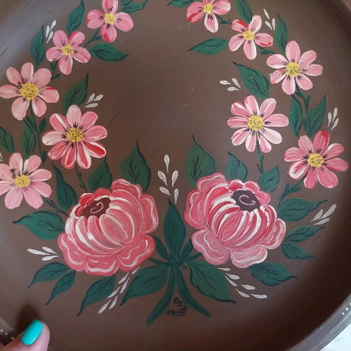 Painted wooden wall plate used, vintage from 1989, 28.5 cm diameter