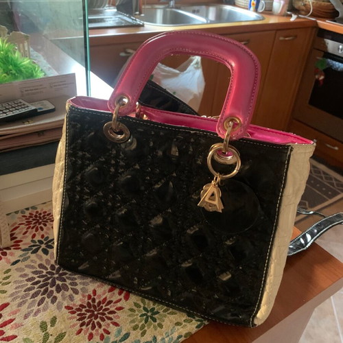Handbag black patent vintage like new with pink and beige