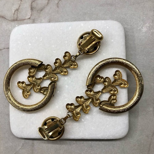 Vintage gold long clip-on earrings like new