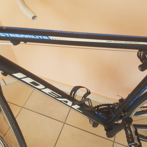 Ideal Streamlite road bike used, size L, black with white and blue details