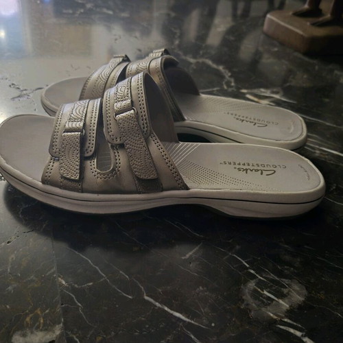 Clarks gold sandals like new, size 39