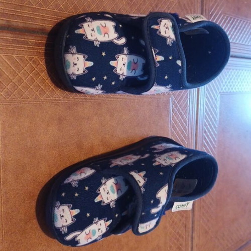 Comfy Anatomic kids anatomical slippers blue size 25 like new