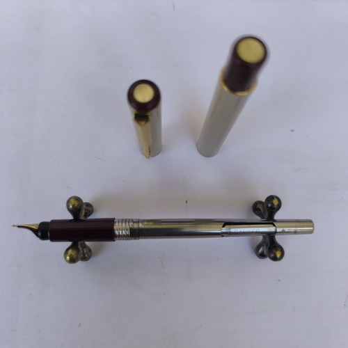 Parker 88 pen ivory like new with converter
