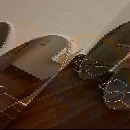 Επιτοίχιοι καθρέφτες μεταχειρισμένοι, σετ 2, χρυσοί με θέση για γλαστράκι