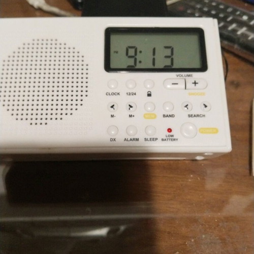 Akai digital world band receiver DX FM/AM/SW clock alarm