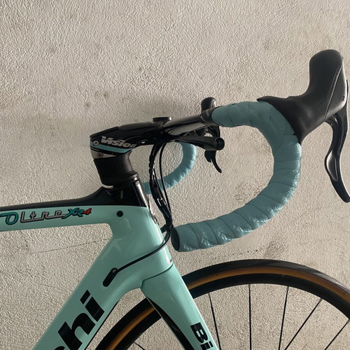 Bianchi Oltre 4 Replica road bike like new, Campagnolo Chorus 12