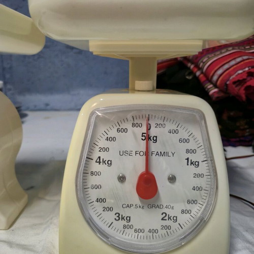 Analog kitchen scales set of 2 like new
