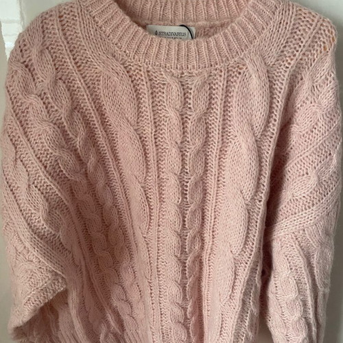 Stradivarius oversized pink pullover like new, size small