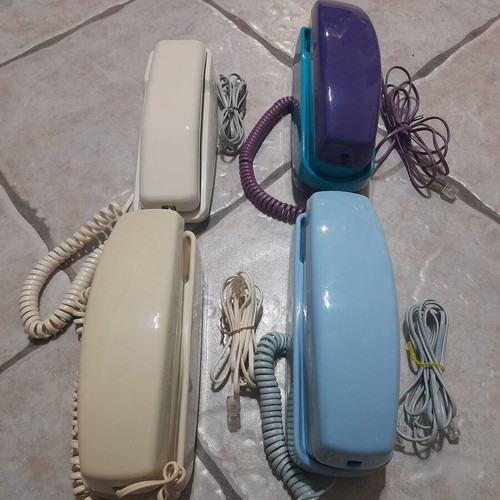 Wired home phones set of 4 like new, wall or desk mount