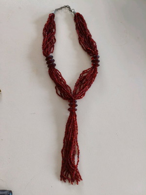 Necklace with fine beads like new, red purple