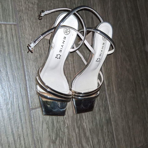 Gold sandals Envie Shoes size 38 in excellent condition