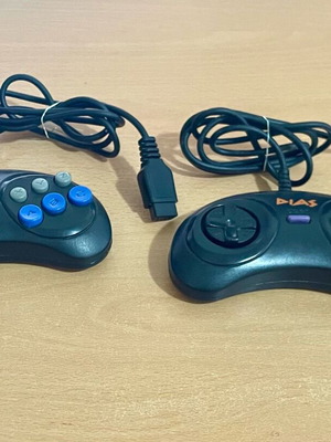 Retro game controllers used, set of 2
