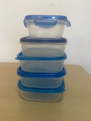 Plastic food containers, set of 5