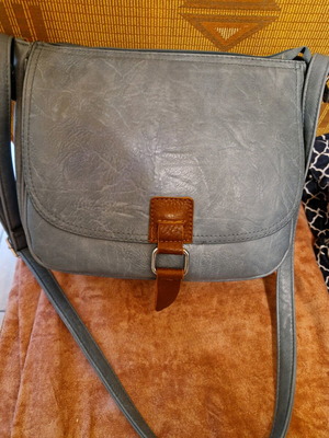 Turquoise shoulder bag like new with adjustable strap and pockets