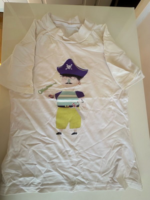 Ocean hero UV shirt used for 2-3 years old for sun protection