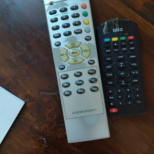 Color TV 32 inches used with detachable speakers and decoder