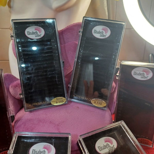Elisabeth Lashes premium quality eyelash clusters set like new