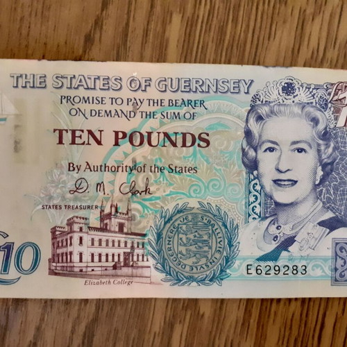 The States of Guernsey 10 Pounds banknote used 1995-2023